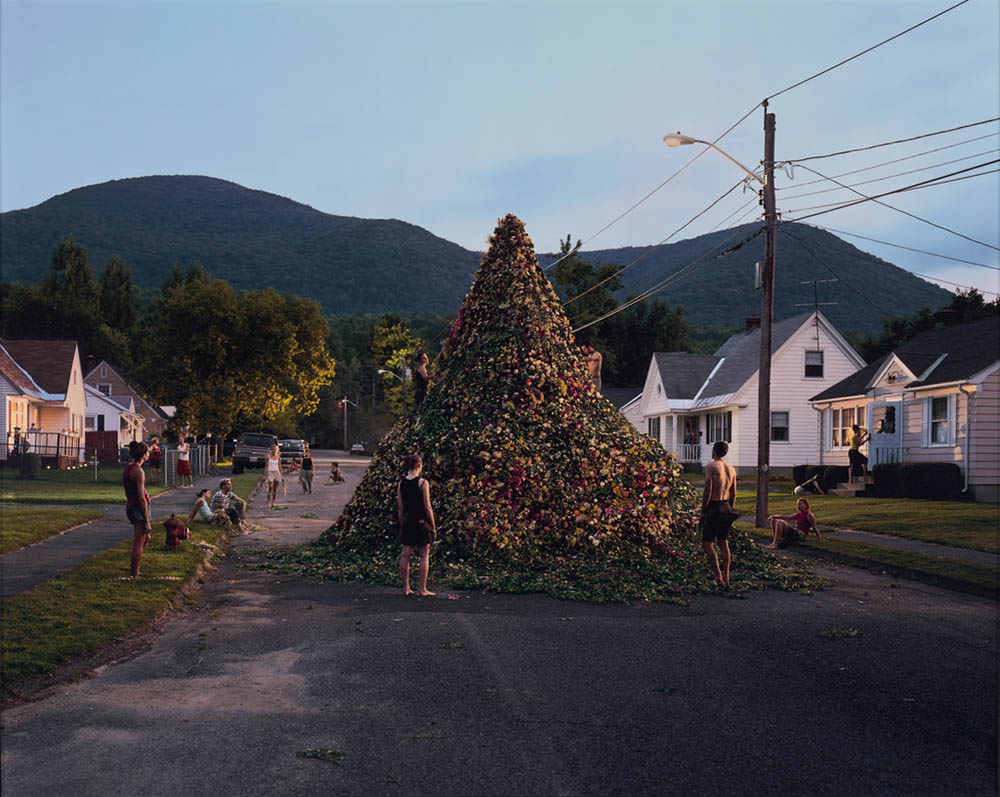 单帧电影风格摄影图片学习参考素材，美国艺术摄影师Gregory Crewdson作品集照片欣赏