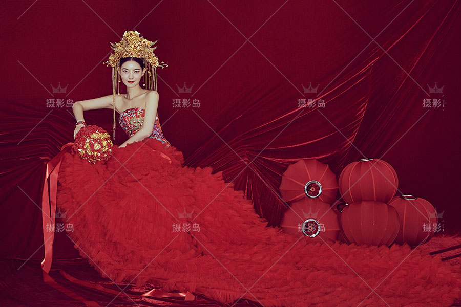 影楼婚纱摄影写真JPG样片，红色纯色背景古装凤冠霞帔样照