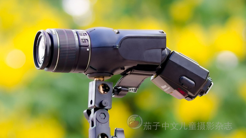 Udi Tirosh 的摄影新兵器Light Blaster： 一款基于闪光灯的照片投影仪