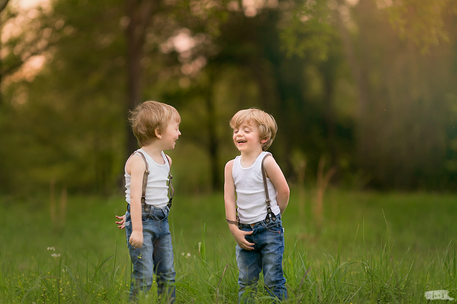 4岁双胞胎儿童外景摄影作品