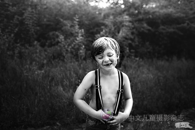 外景摄影作品：穿吊带的小男孩