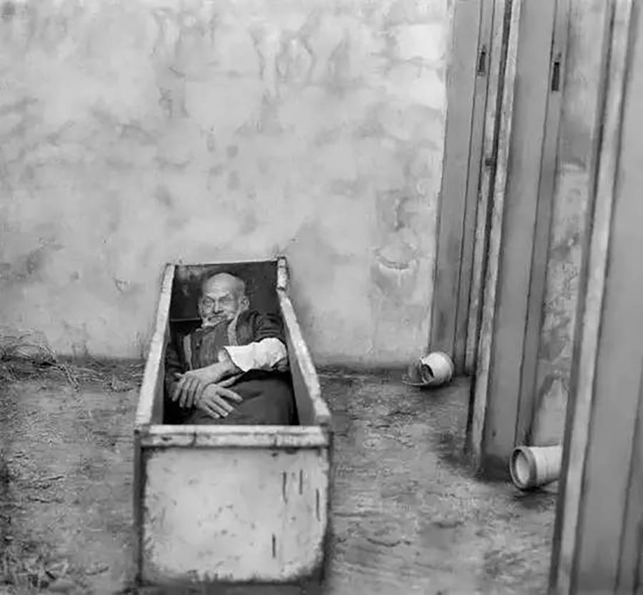 美国摄影师罗杰·拜伦Roger Ballen 观念摄影 超现实主义作品