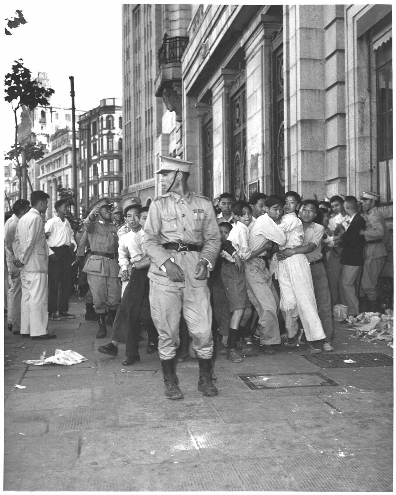 中国的摄影集1947~1949民生老旧照片及PDF素材-Jack Birns 杰克伯恩斯拍摄