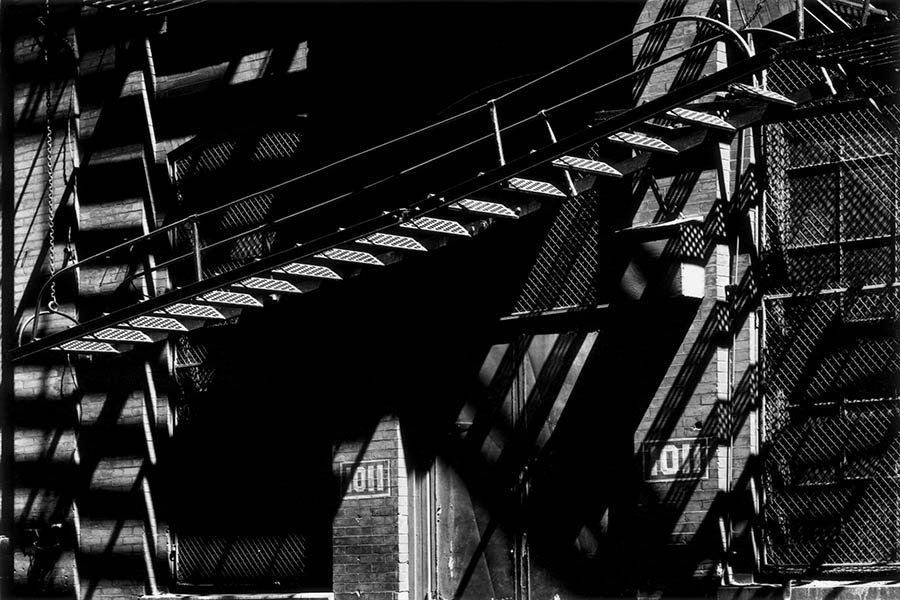 城市风光街头黑白光影梦幻摄影j照片参考素材，摄影师Ray K. Metzker摄影作品集欣赏