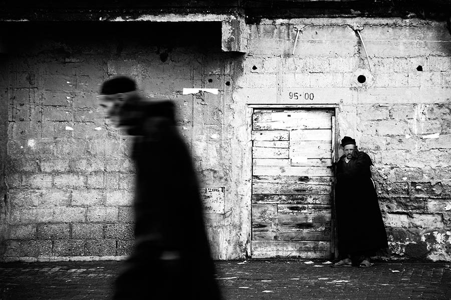 意大利黑白街头人文纪实摄影图片图集，摄影师Gustav Willeit作品集欣赏