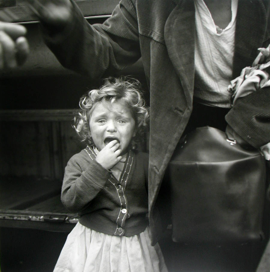 街头摄影的梵高，薇薇安迈尔Vivian Maier黑白纪实摄影作品图片集PDF欣赏