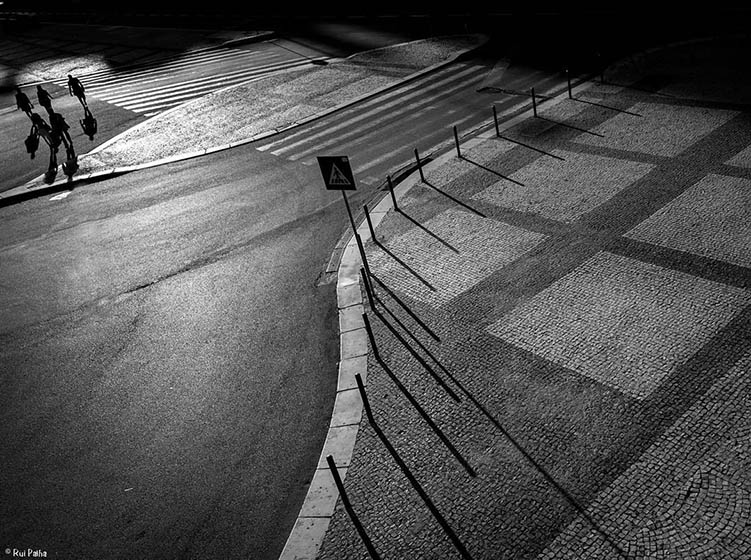 决定性瞬间黑白街头摄影作品集参考素材，葡萄牙摄影师Rui Palha作品集欣赏