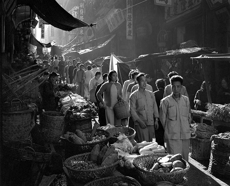 香港摄影大师导演何潘《香港回忆录》《昨日香港》《人生舞台》五六十年代黑白人文纪实摄影老照片作品集欣赏