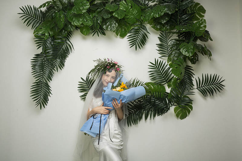 内景绿色植物墙面背景婚纱照raw未修原片
