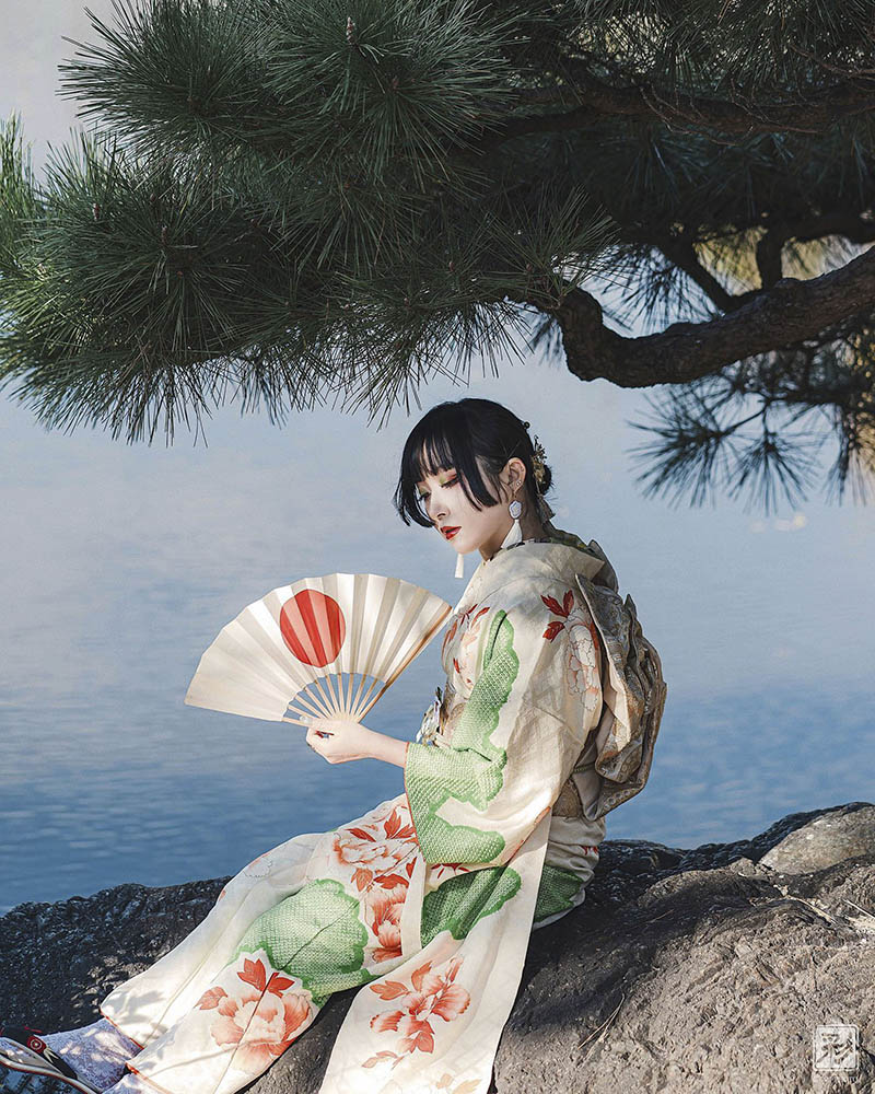 女孩花海环境人像写真摄影作品集欣赏，日本摄影师彩智子Sachiko作品图片审美提升素材