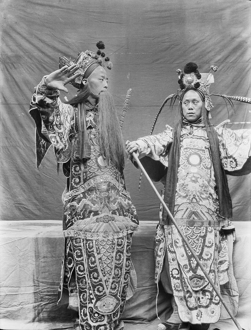 1920年代宁夏甘肃戏剧服饰、街景民俗老照片，狄化淳神父摄影电子版图片