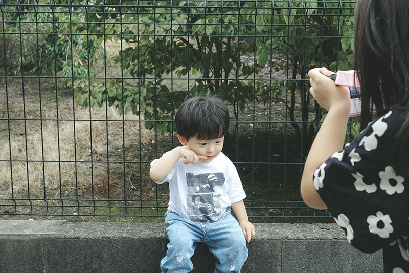 日本家庭亲子儿童生活纪实摄影作品集欣赏，摄影师honopapa_gram提升审美图片