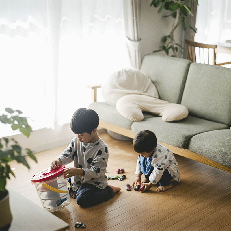 胶片风格日系纪实亲子家庭儿童摄影作品集欣赏，日本摄影师busse作品