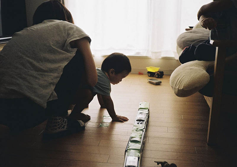 胶片风格日系纪实亲子家庭儿童摄影作品集欣赏，日本摄影师busse作品
