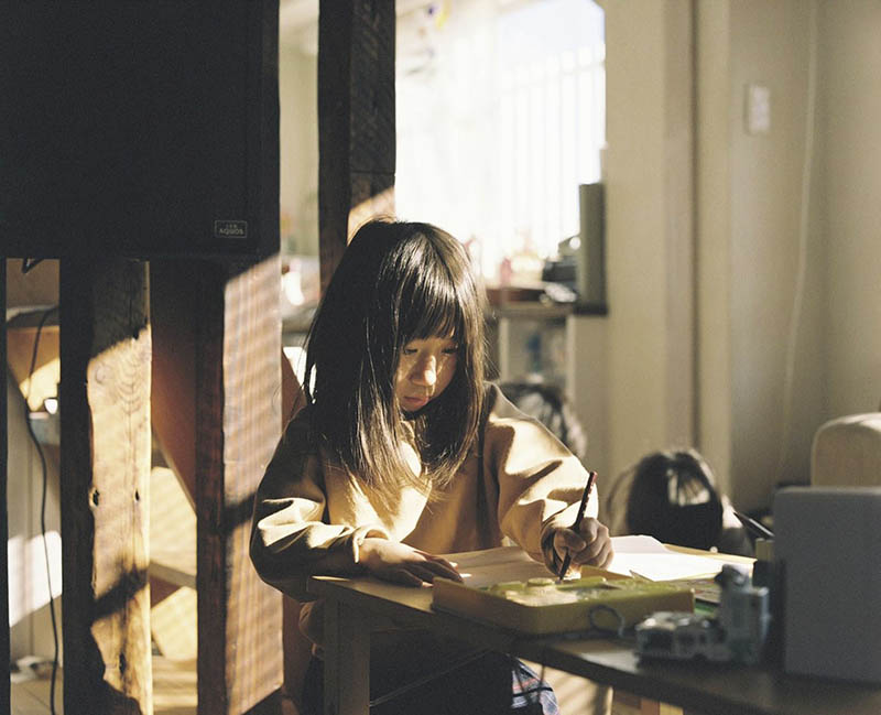日系胶片风格纪实儿童家庭亲子胶片摄影集欣赏，日本摄影师sakiko作品