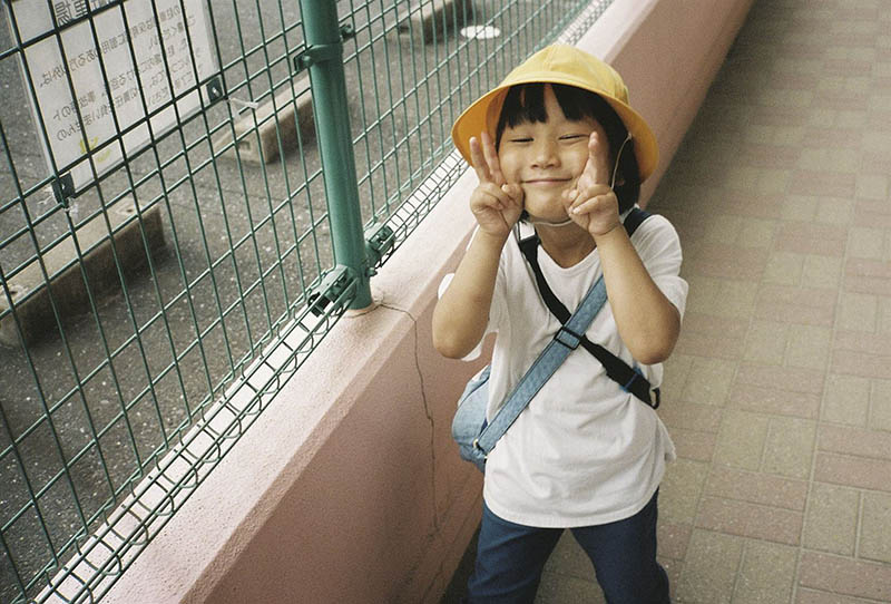 日系纪实家庭儿童摄影图片集图库欣赏，日本摄影师maayufilm作品