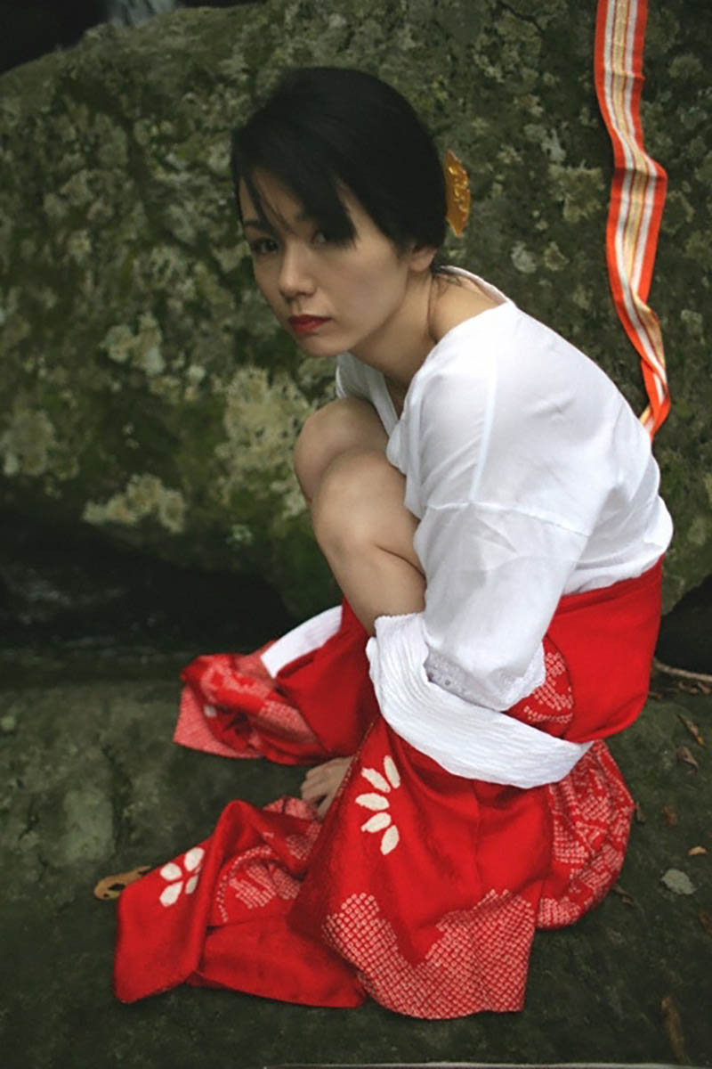 日本女星小岛可奈子黑白人体写真集《隠花な被写体》