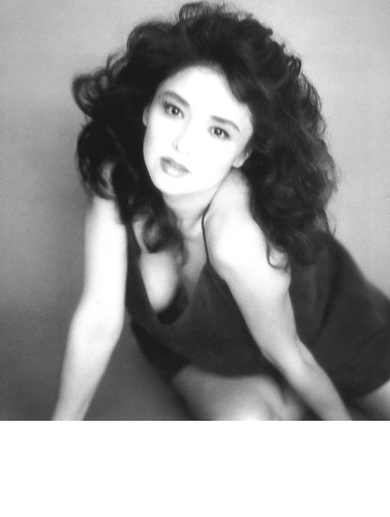 日本女星水泽亚纪写真集《AKI MIZUSAWA》