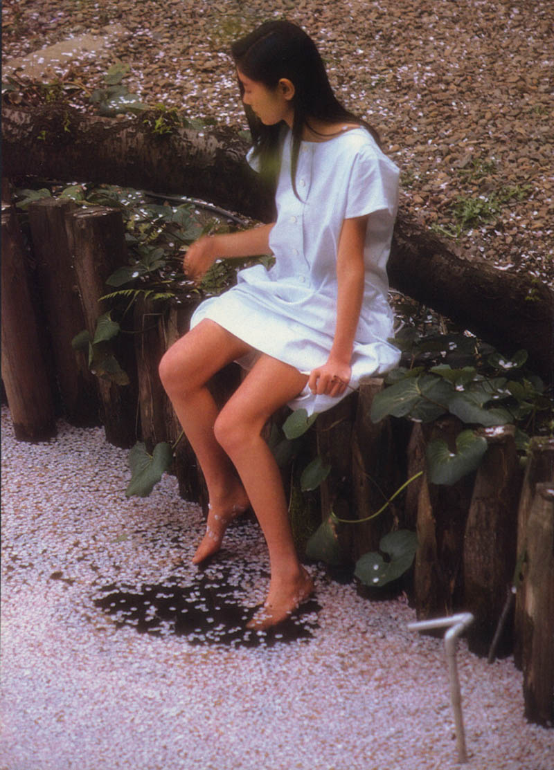 日本女星手塚理美写真集《四色の花火》