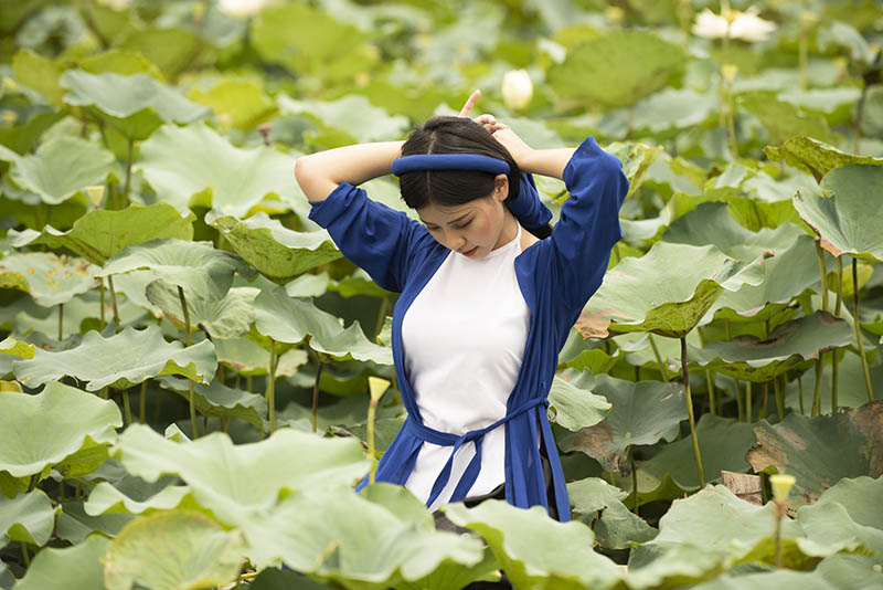 荷花池美女写真raw未修原片，尼康单反相机NEF格式原图练习素材