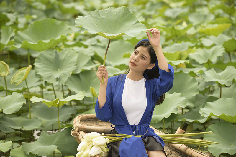 荷花池美女写真raw未修原片，尼康单反相机NEF格式原图练习素材