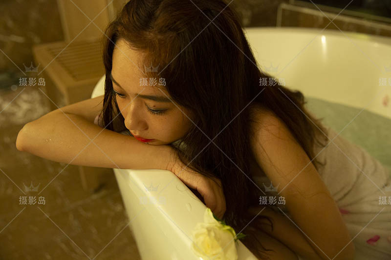 酒店浴室女孩私房写真raw未修人像原片
