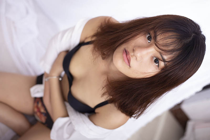 素颜美女raw室内私房照写真未修原片