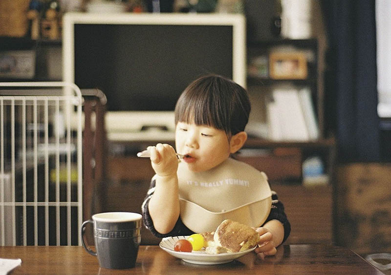 日本纪实亲子家庭儿童摄影作品欣赏，ins日本摄影师mina film作品审美提升图片素材
