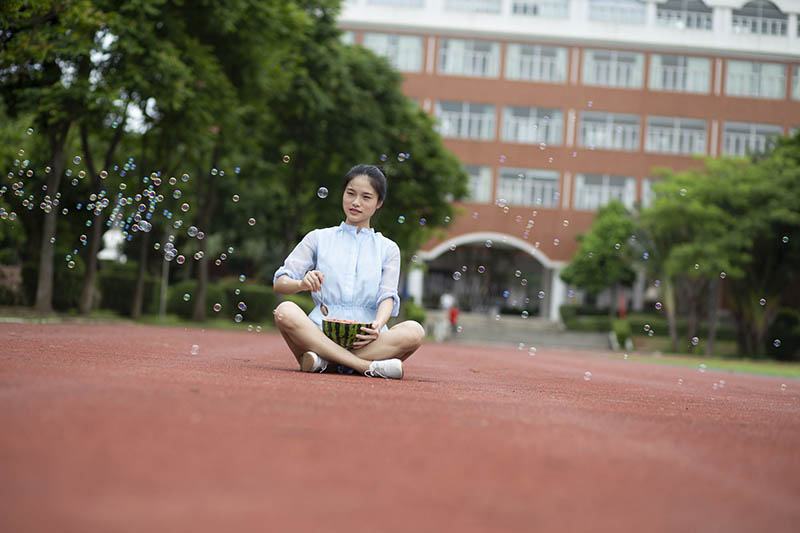 校园操场小清新女孩写真raw未修人像原片