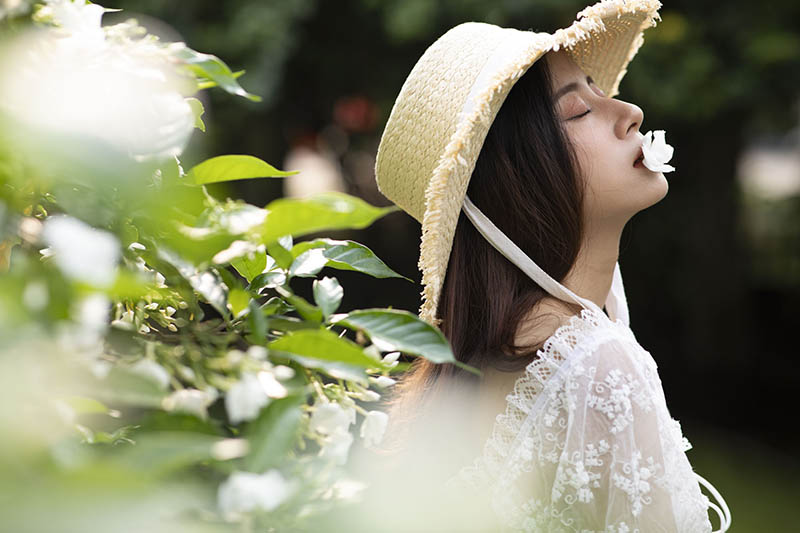 栀子花草帽白裙子美女写真raw未修人像原片