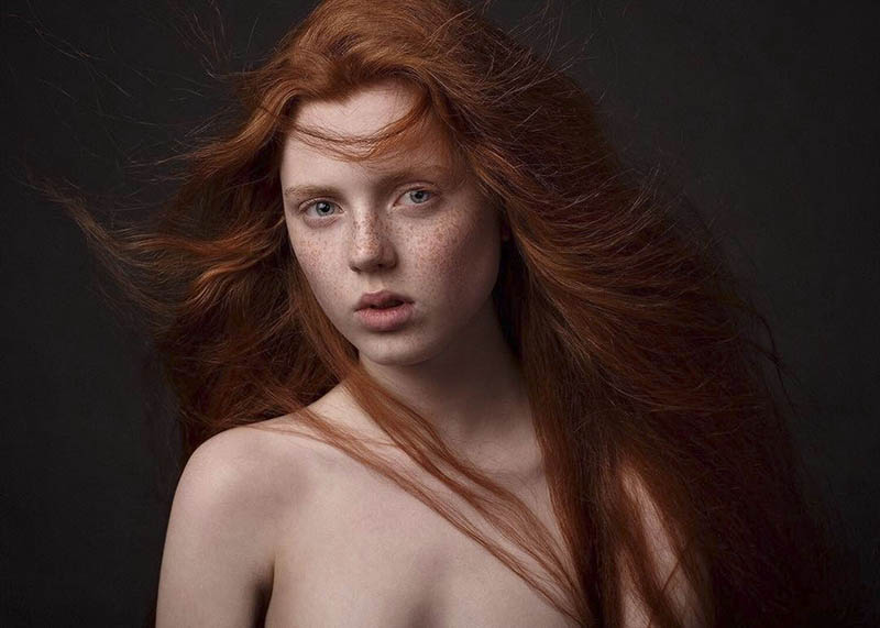 俄罗斯摄影师Alexey Kazantsev自然光线拍摄美女半身肖像照人像摄影作品集欣赏