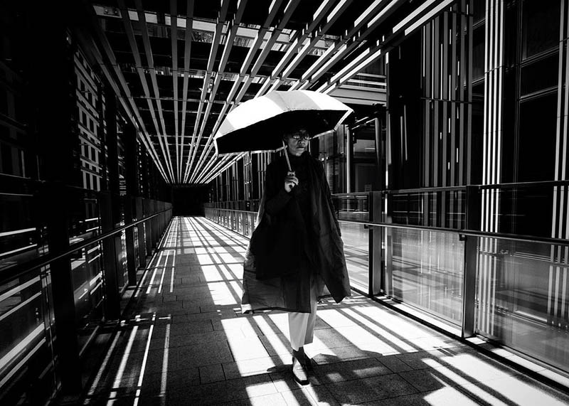 日本东京街头街拍黑白光影摄影作品欣赏