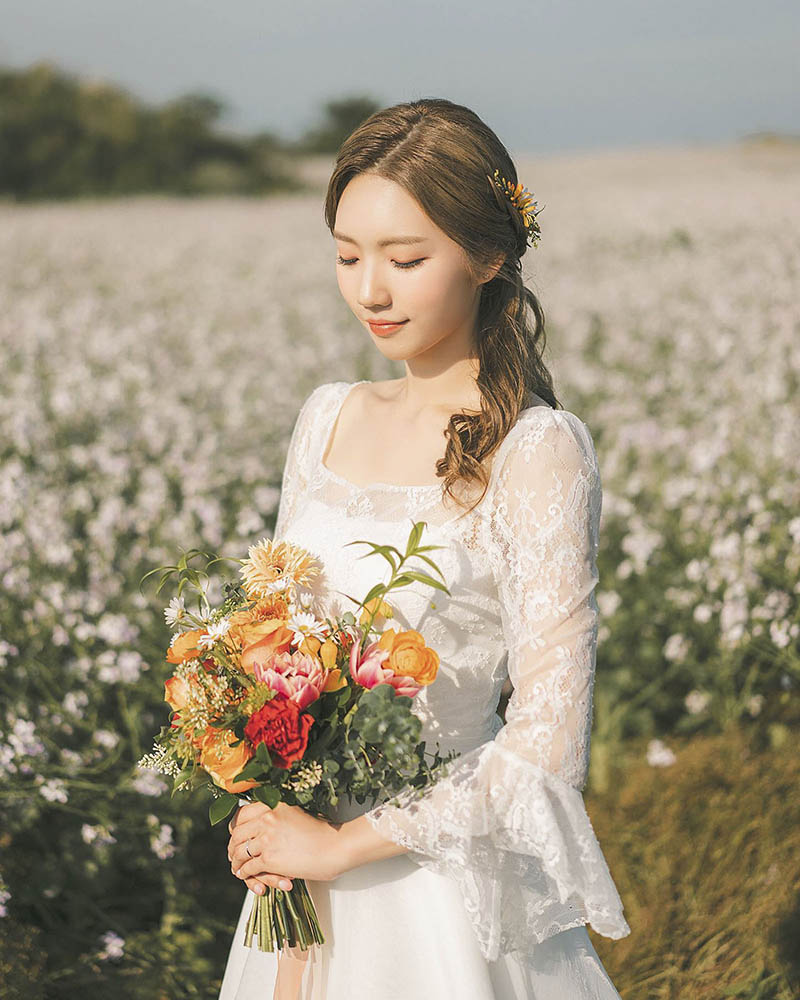 韩系唯美情侣户外婚纱照摄影写真作品图片欣赏，韩国摄影师feelrecord审美形象照摆姿提升素材
