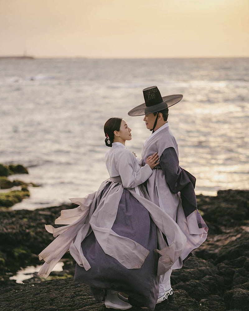 韩系户外公园海边婚纱照大片摄影作品图片欣赏，韩国摄影师feelrecord审美形象照摆姿提升素材