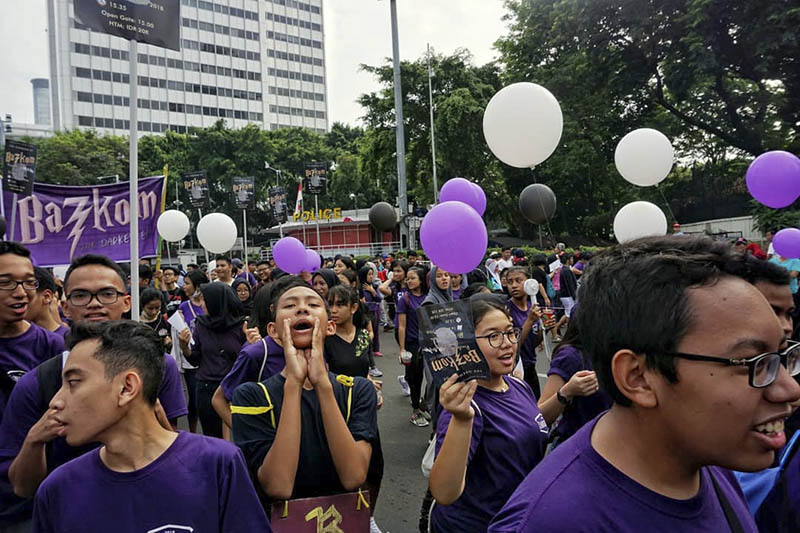 东南亚印度尼西亚纪实街头摄影作品图片欣赏，ins摄影师Sukowisesa Pratyeka审美提升素材