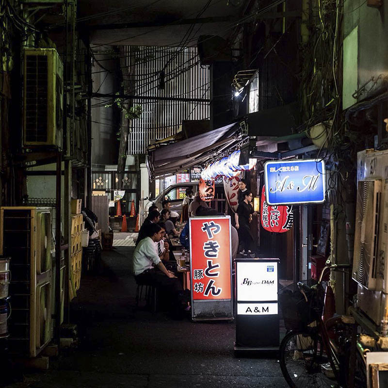 日本东京街头夜景小巷店面摄影作品图片欣赏，ins摄影师Yukihiro Hando审美提升素材