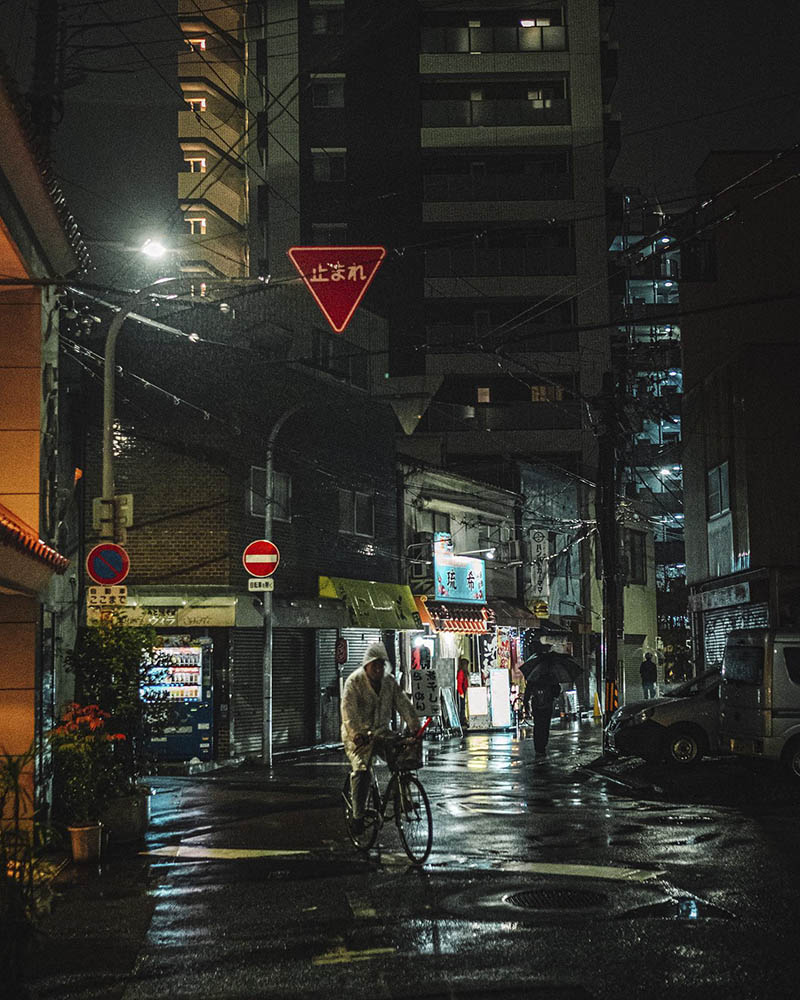 日本阴雨天夜景街拍街景风光摄影作品图片欣赏，日本摄影师saaco_film审美提升素材