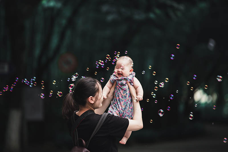 母亲节海报可商用图片素材，免费无版权女性人物、孕妇照、母亲节日摄影设计图集