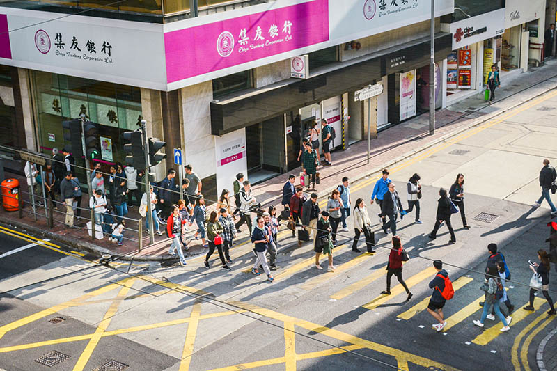 可商用街拍行人路人图片大全图库，高清大图人行道行走路人图街头摄影照片自媒体无版权图片素材合图