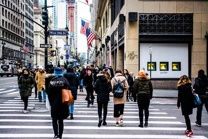 可商用街拍行人路人图片大全图库，高清大图人行道行走路人图街头摄影照片自媒体无版权图片素材合图