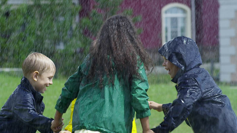 可商用下雨天视频大全合集下载，高清实拍唯美下雨雨滴雨水自然美景无版权短视频素材