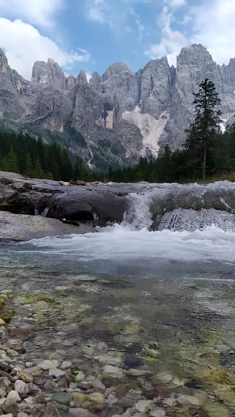 可商用瀑布溪流视频大全合集下载，高清实拍小溪水流风景视频抖音剪辑mp4无水印无版权短视频素材