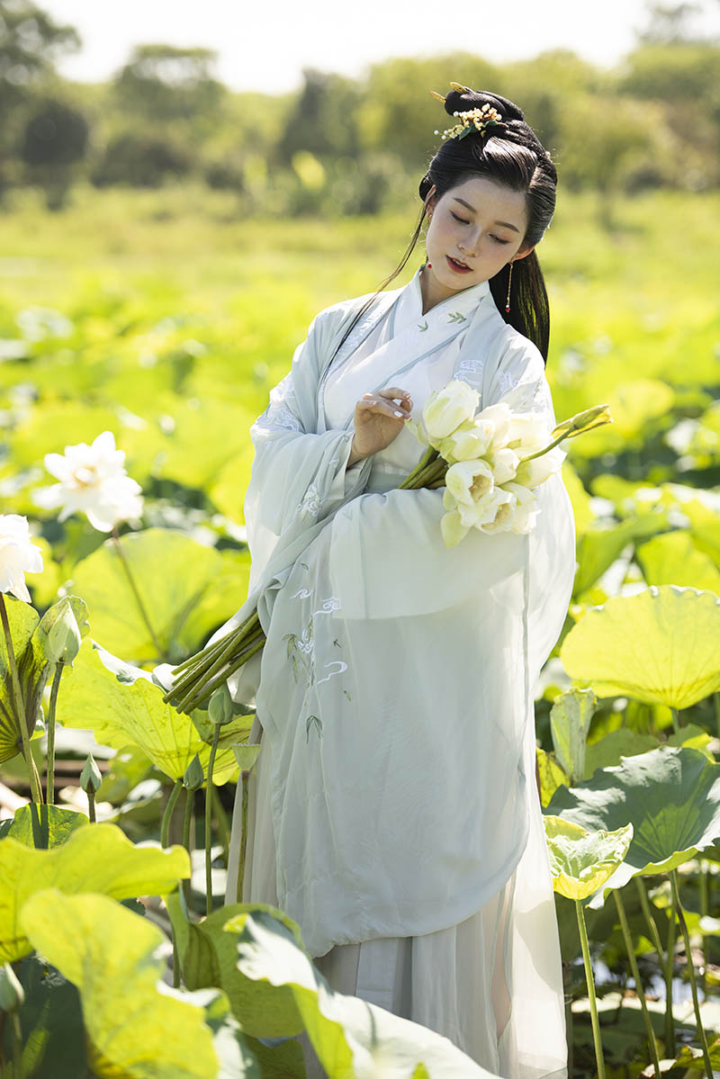 美女古装汉服荷花池写真raw未修原片，尼康单反相机NEF格式修图练习素材