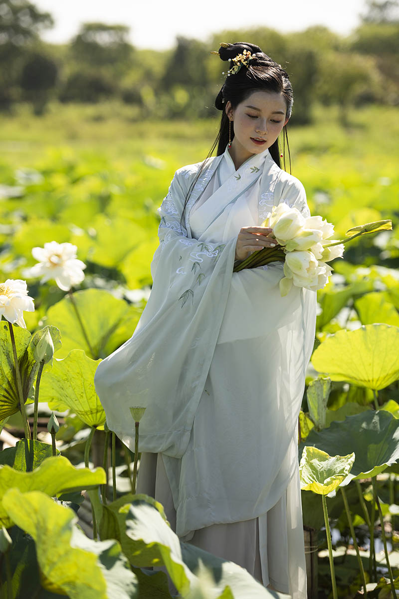 美女古装汉服荷花池写真raw未修原片，尼康单反相机NEF格式修图练习素材