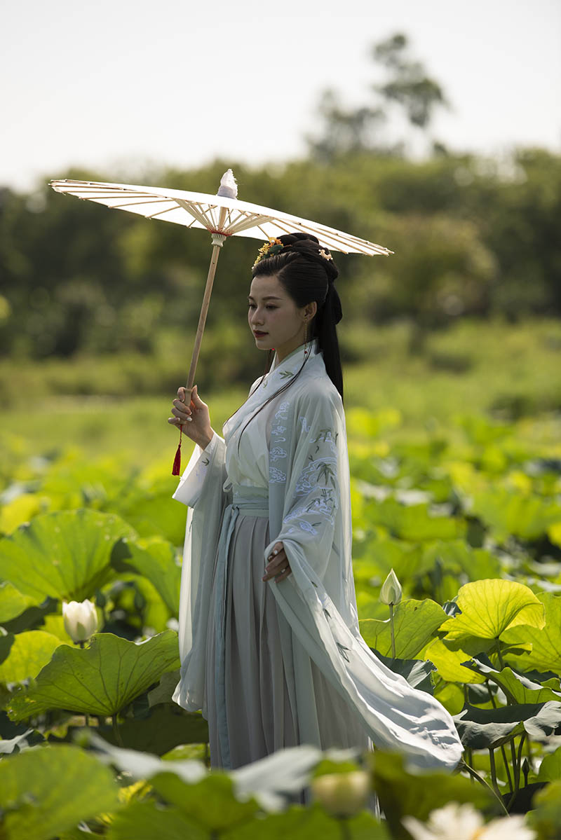 美女古装汉服荷花池写真raw未修原片，尼康单反相机NEF格式修图练习素材