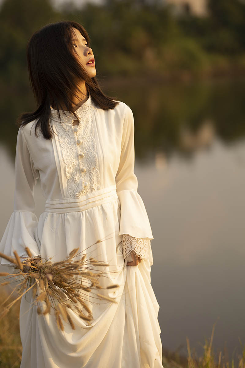 气质女孩逆光写真raw未修人像原片，佳能相机cr3格式后期修图原图调色练习素材