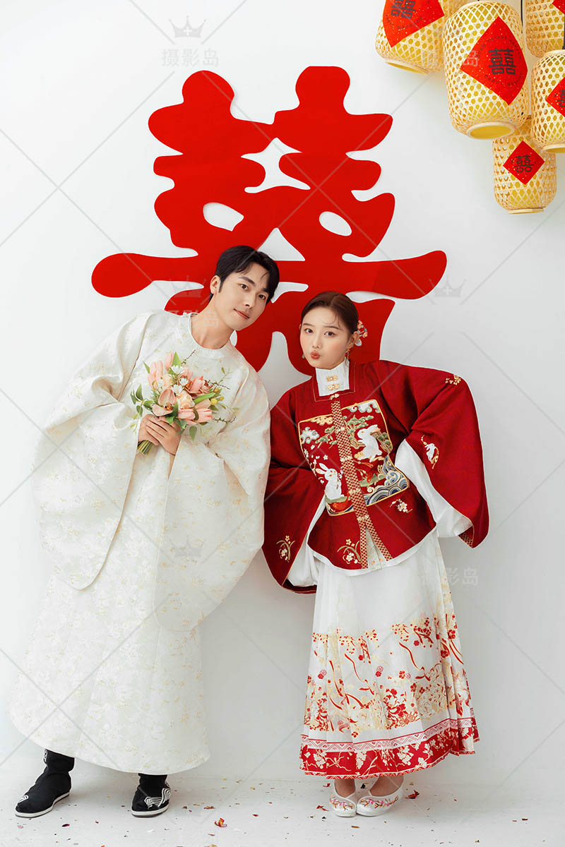 影楼摄影工作室马面裙结婚婚纱照样片图片