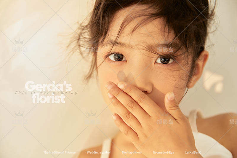 影楼可爱白裙子儿童女童写真样片，照相馆样照图片