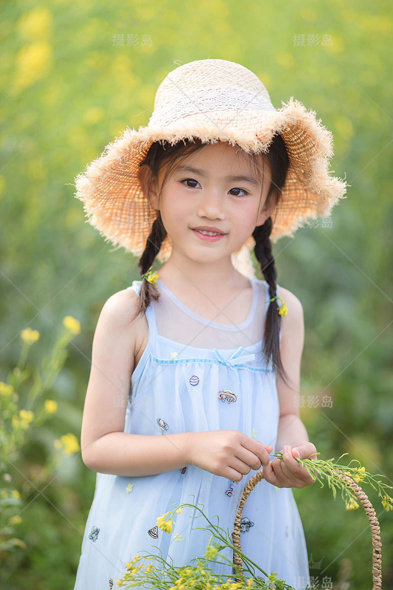 影楼户外油菜花女童儿童写真样片，摄影工作室样照图片素材