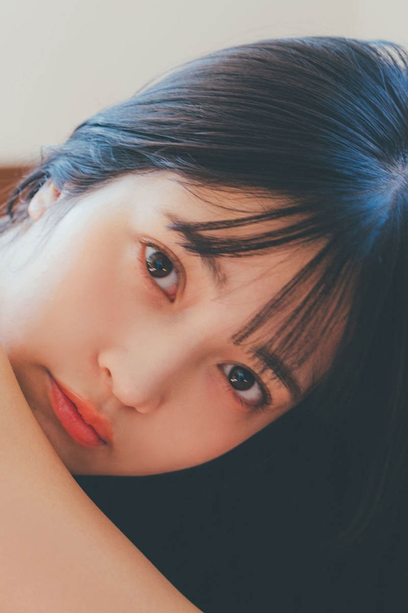 日本00后清纯偶像黑崎菜菜子美少女性感内衣胶片写真集《つゆのあとさき》